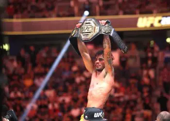 Alexandre Pantoja sobrevive ao teste incomum de Steve Erceg na luta principal do UFC 301