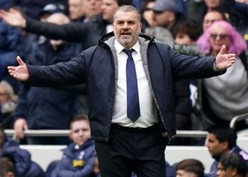 Ange Postecoglou intrigado com os torcedores do Tottenham querendo a derrota para o Manchester City