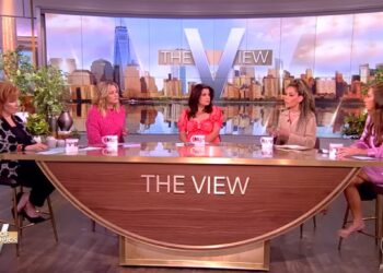 O apresentador do The View dá um toque sórdido à frase infame de OJ Simpson para Trump: 'Se o preservativo não servir, você deve absolver'