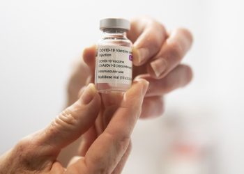 AstraZeneca retira vacina contra Covid-19 do mercado