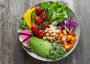 Décadas de estudos revelam que a dieta baseada em vegetais é realmente melhor para a longevidade