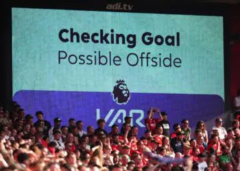 Clubes da Premier League votarão sobre a eliminação do VAR após proposta apresentada pelos Wolves
