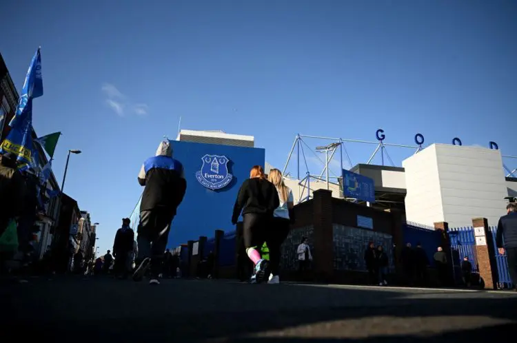 Conselho de torcedores do Everton pede ao 777 para desistir