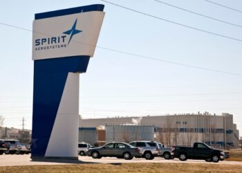 Fornecedor da Boeing, Spirit AeroSystems, demitirá centenas de funcionários dias após a morte súbita do denunciante