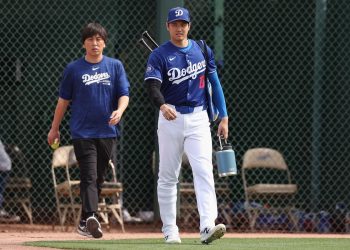 O intérprete da estrela dos Dodgers, Shohei Ohtani, se declara culpado de transferir US$ 17 milhões da conta bancária do jogador