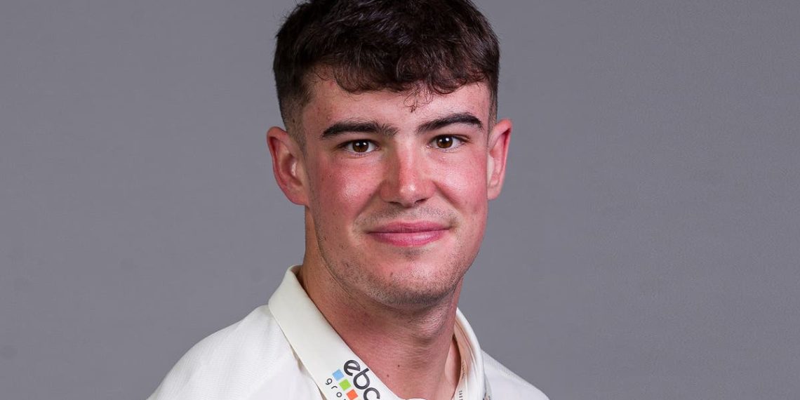 O jogador de críquete de Worcestershire, Josh Baker, morre aos 20 anos