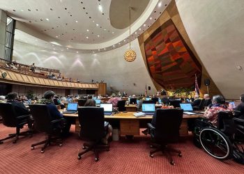 Legisladores do Havaí encerram sessão com cortes de impostos, reforma de zoneamento e ajuda para Maui, atingido pelo incêndio