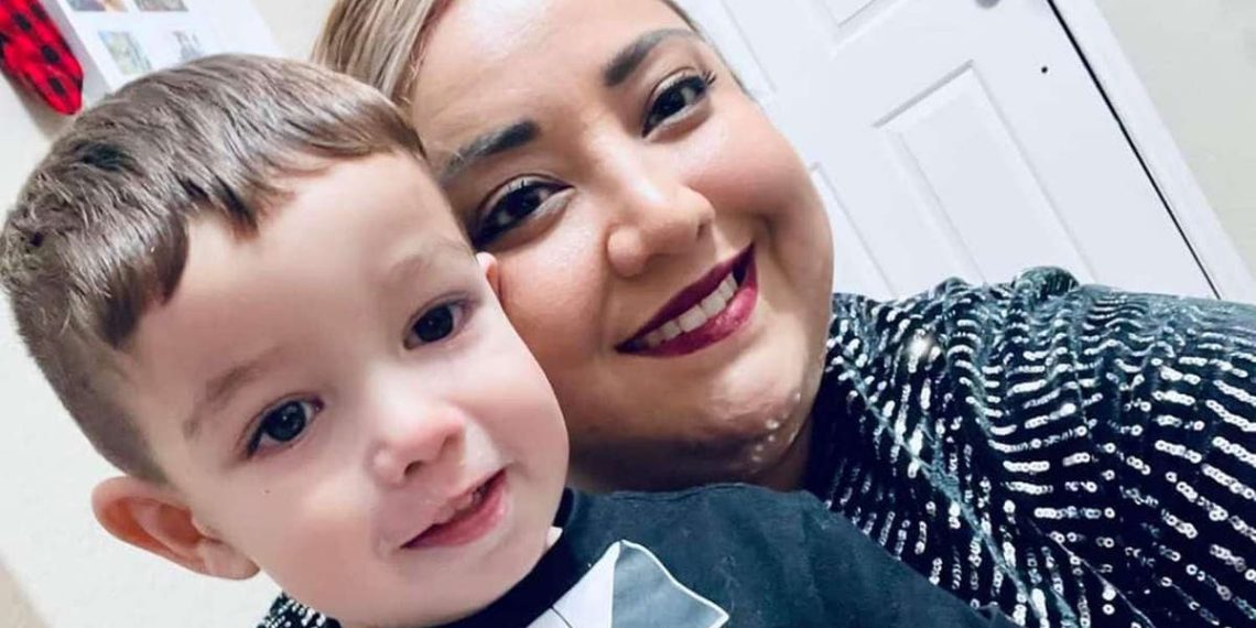 Mãe do Texas fez seu filho de 3 anos ‘se despedir do papai’ diante das câmeras antes de matar o menino a tiros