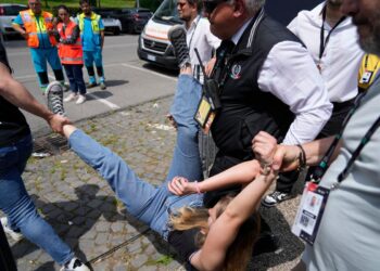 Manifestantes climáticos atrasam a vitória de Madison Keys sobre Sorana Cirstea em Roma