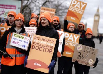 Médicos juniores entrarão em greve por cinco dias durante campanha eleitoral
