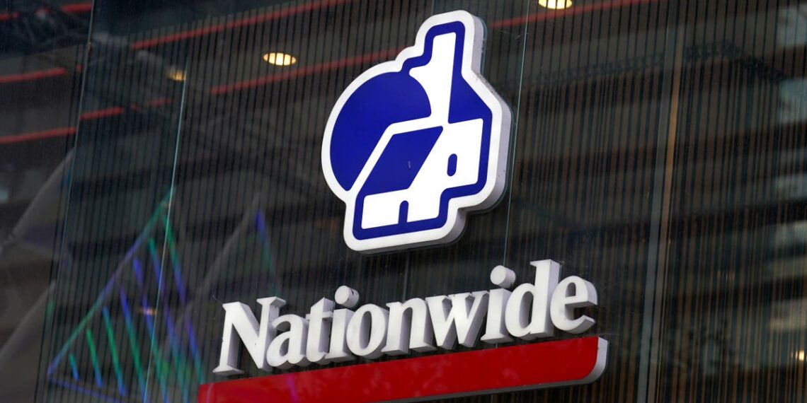 Nationwide oferece £ 100 em dinheiro aos membros após £ 2 bilhões de lucros