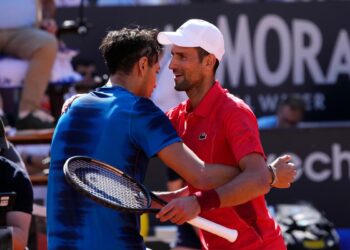 Novak Djokovic planeja testes para lesão na cabeça após derrota esmagadora no Aberto da Itália