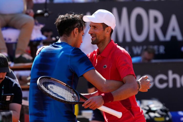 Novak Djokovic planeja realizar exames na cabeca apos derrota no