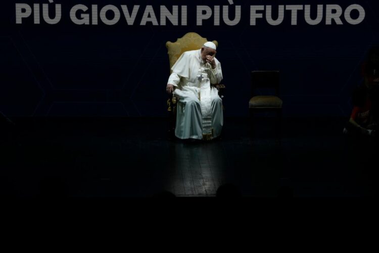 Papa incentiva os italianos a terem mais filhos diante da