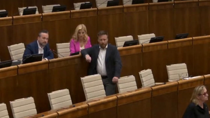 Parlamento da Eslovaquia suspenso apos primeiro ministro Robert Fico ser ferido