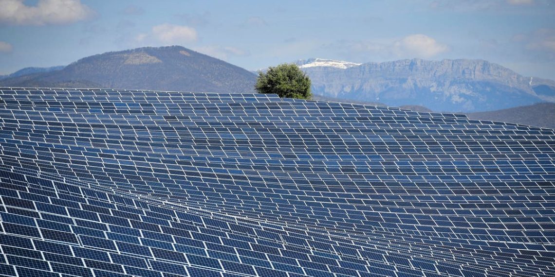 Recorde mundial de painéis solares quebrado em grande impulso para energias renováveis