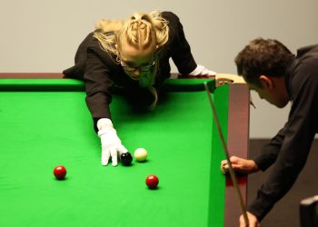 Ronnie O'Sullivan mostra espírito esportivo 'inacreditável' em incidente no Campeonato Mundial de Snooker