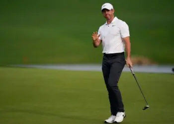 Rory McIlroy diz que esteve envolvido em negociações com apoiadores sauditas do LIV Golf
