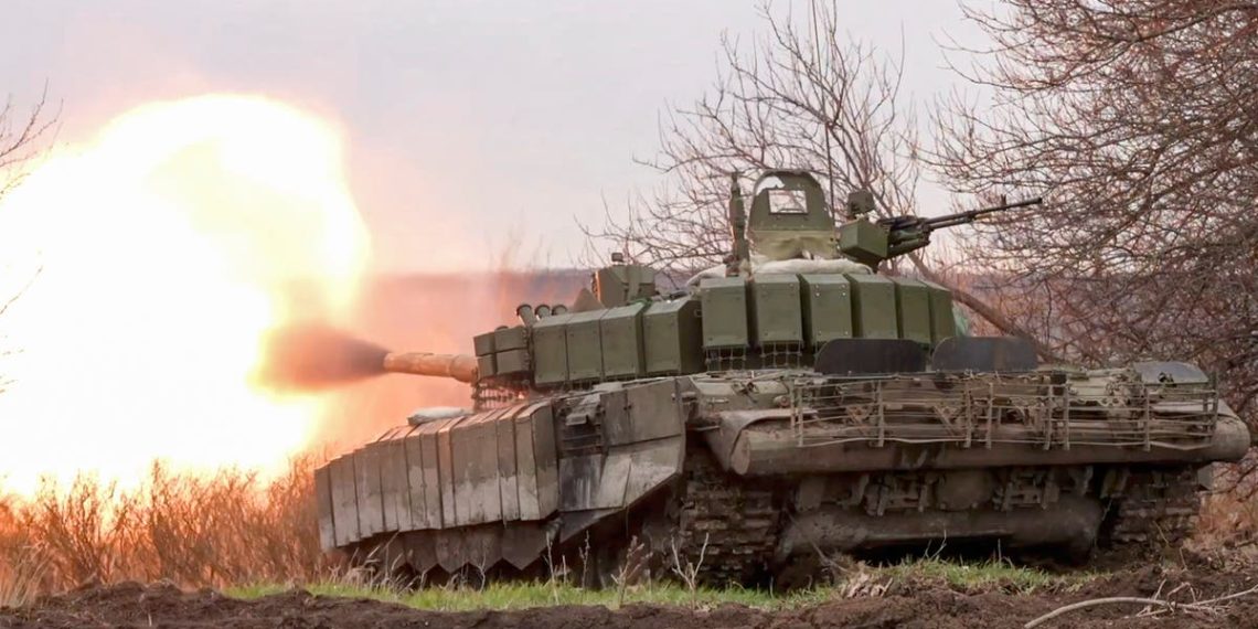 Rússia pressionando 'a todo custo' para tomar território na Ucrânia antes que novas armas dos EUA cheguem