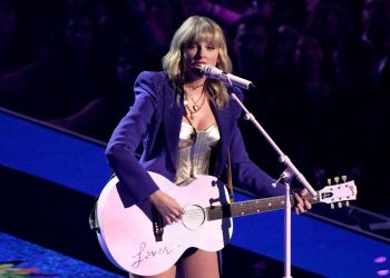 Taylor Swift e outras músicas retornam ao TikTok enquanto fecha acordo com a Universal
