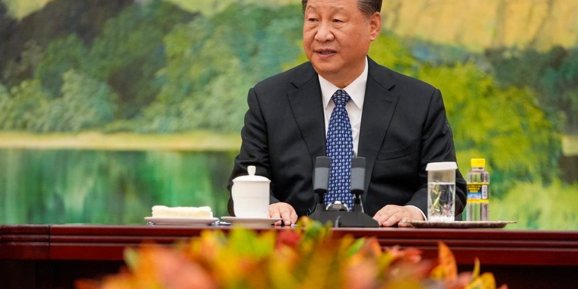 Presidente da China chega à Europa para revigorar laços num momento de tensões globais