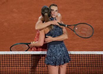 Aryna Sabalenka vence a melhor amiga Paula Badosa em dois sets no Aberto da França