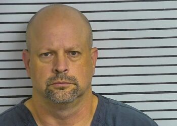 Policial do 'Goon Squad' do Mississippi condenado por ataque racista é acusado de agredir homem encarcerado