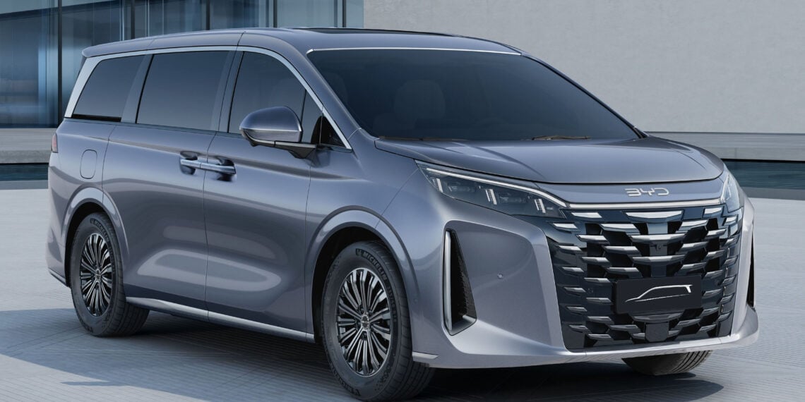 BYD vai atrás da Lexus LM com MPV de luxo para a Europa