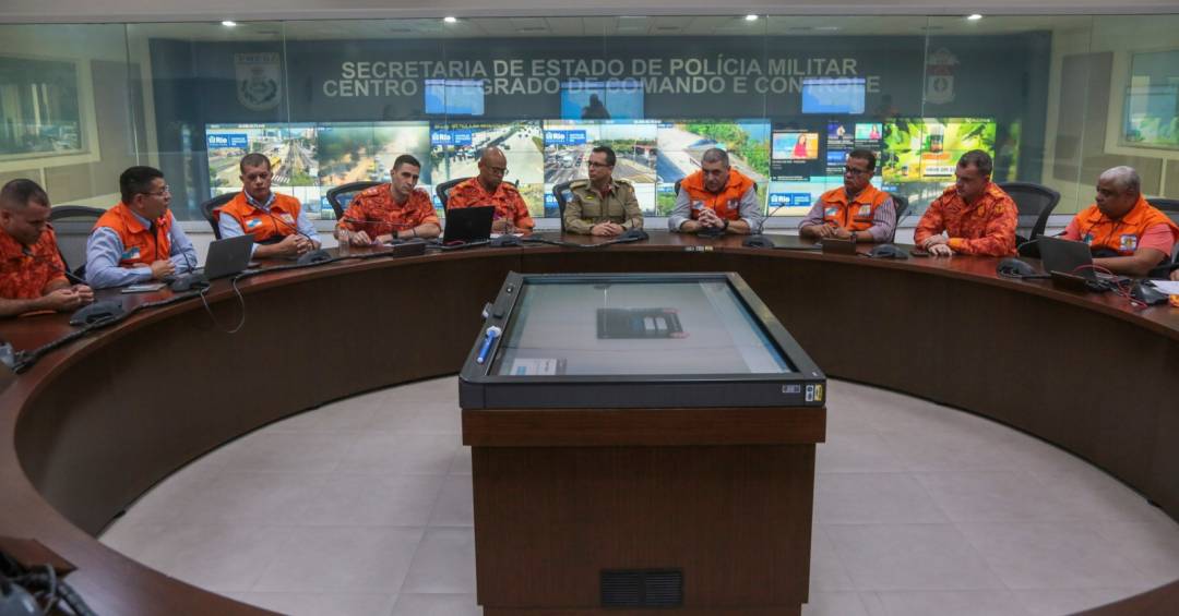 Em 5 dias, Bombeiros combatem mais de 1000 focos de incêndio no Rio - VEJA Rio