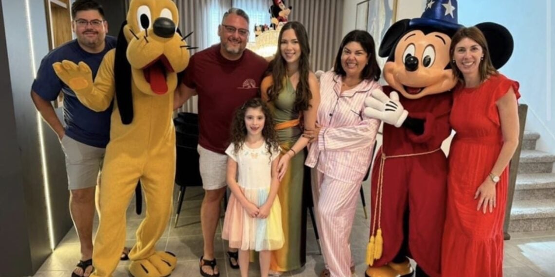 Fabiana Karla comemora aniversário da filha Beatriz Rossetti em casa com decoração temática em Orlando