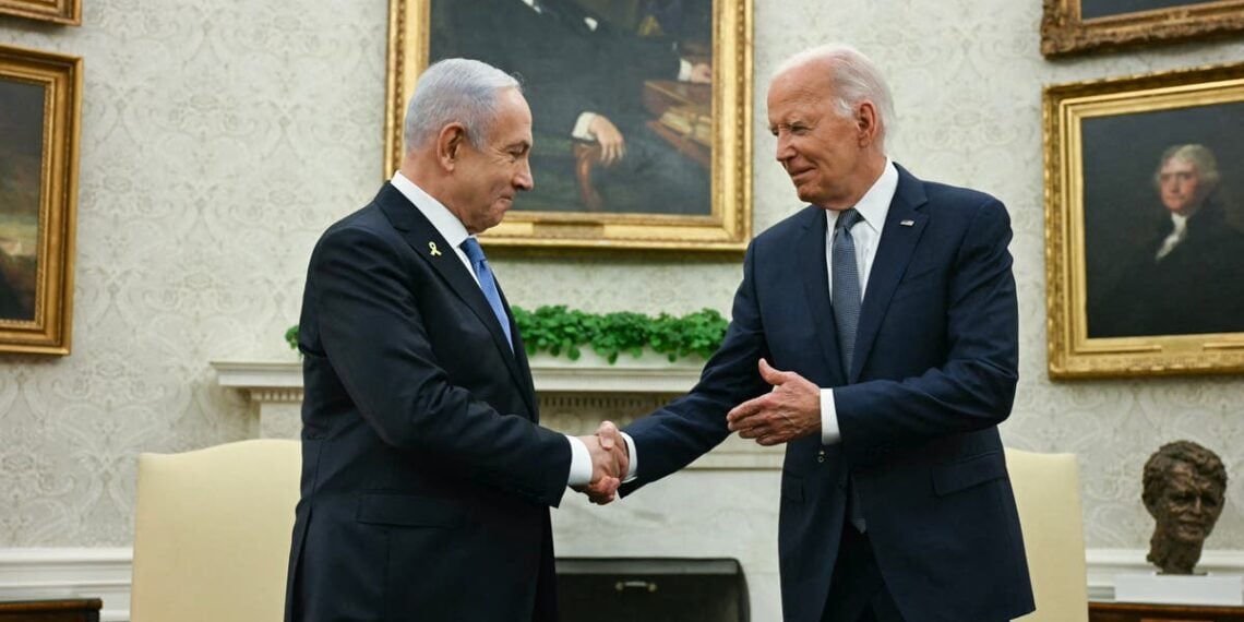 Famílias de reféns americanos exigem acordo para trazê-los de volta para casa enquanto Biden 'indignado' promete que o Hamas pagará