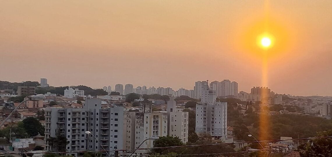 Frente fria ameniza calor, mas vento 'liga alerta' para propagação de focos de incêndio e chuva não é garantia em toda região - G1