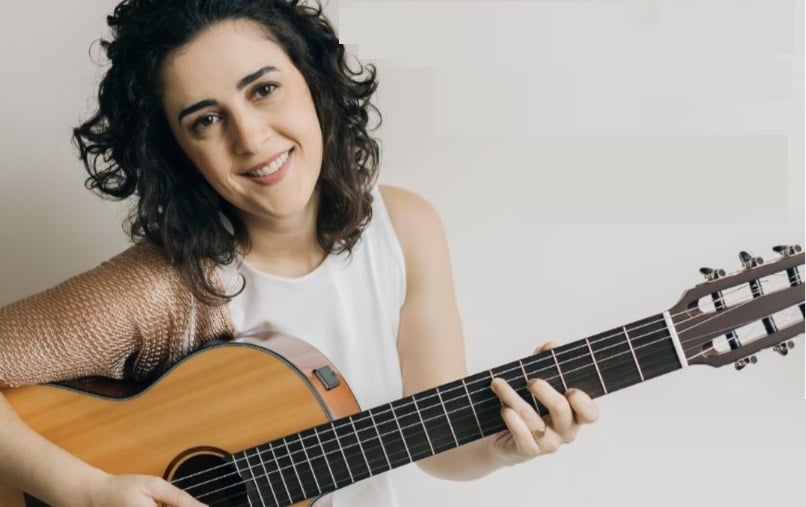 Cantora Gabi Buarque mantém agenda de shows no Circuito Sesc RJ com próxima apresentação na unidade Copacabana