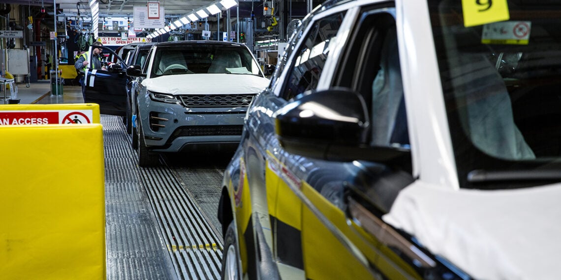 JLR lançará novo modelo construído na Índia que se baseia na plataforma Tata