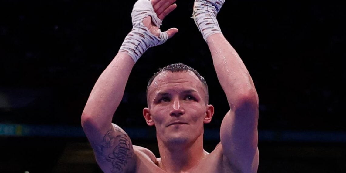 Josh Warrington sugere aposentadoria com gesto na derrota para Anthony Cacace