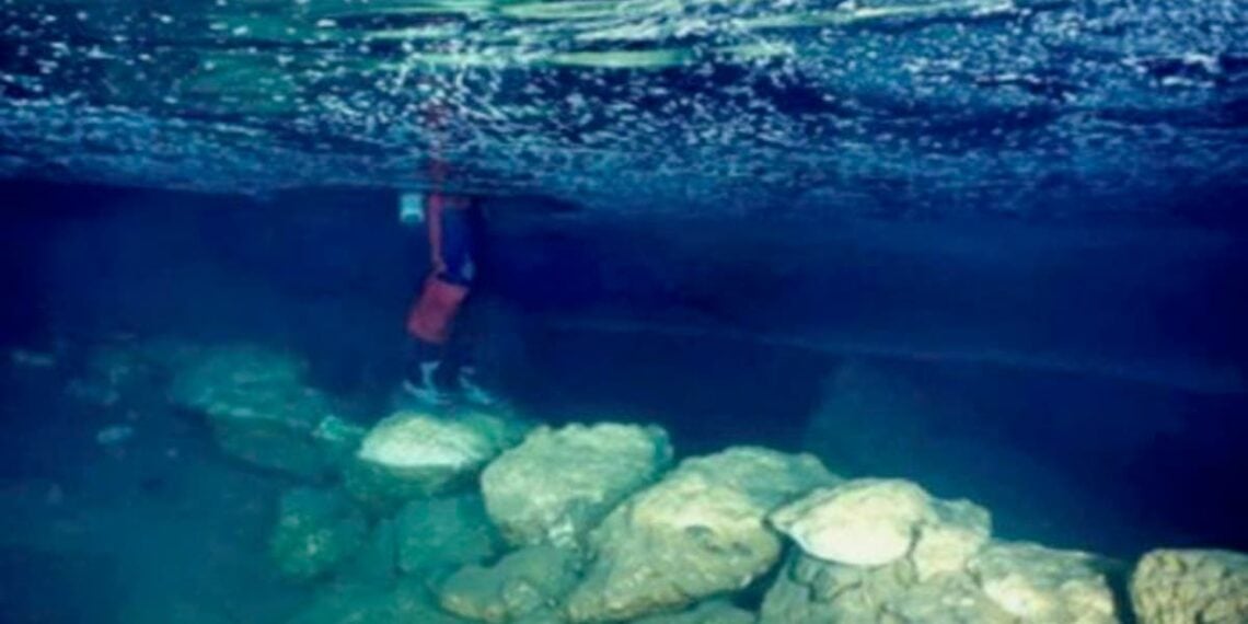 Descoberta de ponte submersa construída por humanos antigos reescreve a história de ilha do Mediterrâneo