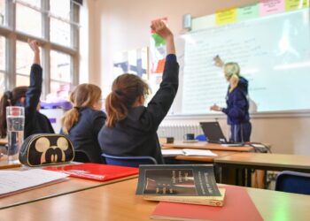 Especialistas explicam quando é aceitável deixar seu filho faltar à escola