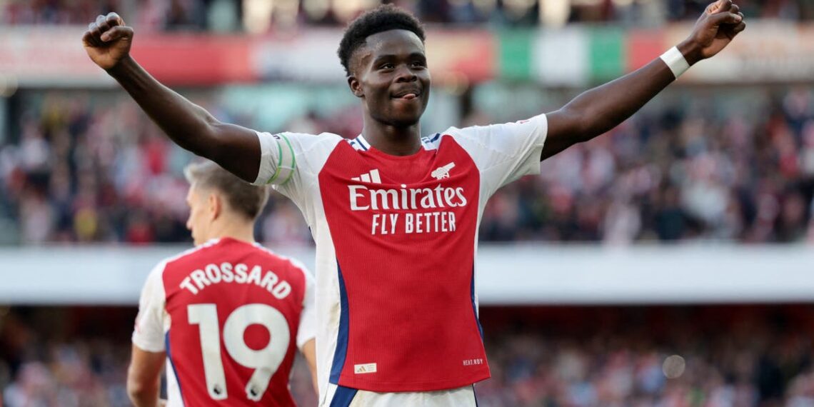 Bukayo Saka desencadeia o 'fogo' do Arsenal e mostra que pode levá-los ao título