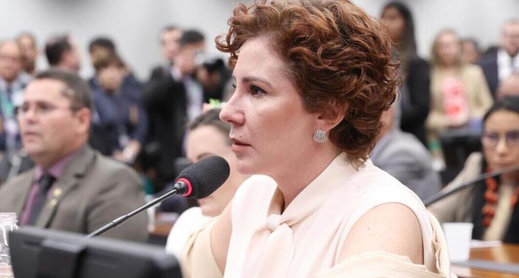 Depoimento de Carla Zambelli ao STF sobre invasão ao sistema do CNJ é remarcado - CartaCapital