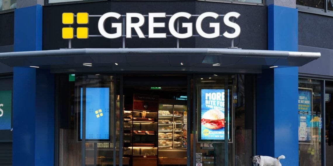 Greggs abrirá o primeiro bar de champanhe com rolinhos de salsicha elegantes e um coquetel yum yum