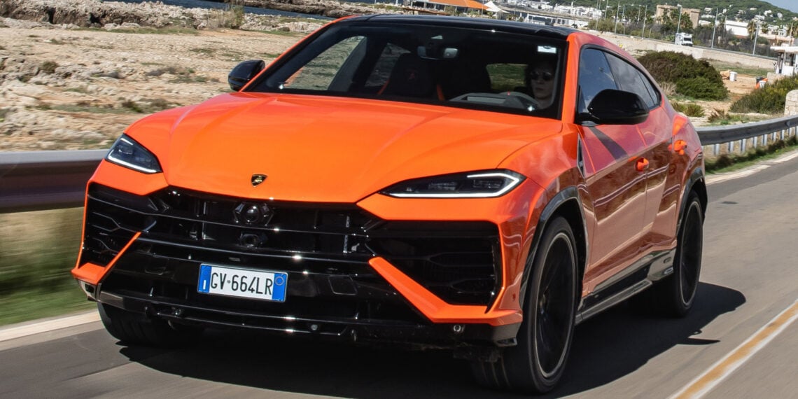 01 Lamborghini Urus SE IV 2024 review lead driving