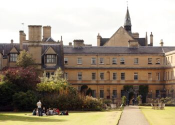 Oxford mantém lugar no topo do ranking universitário global, conforme revelada a lista do Reino Unido