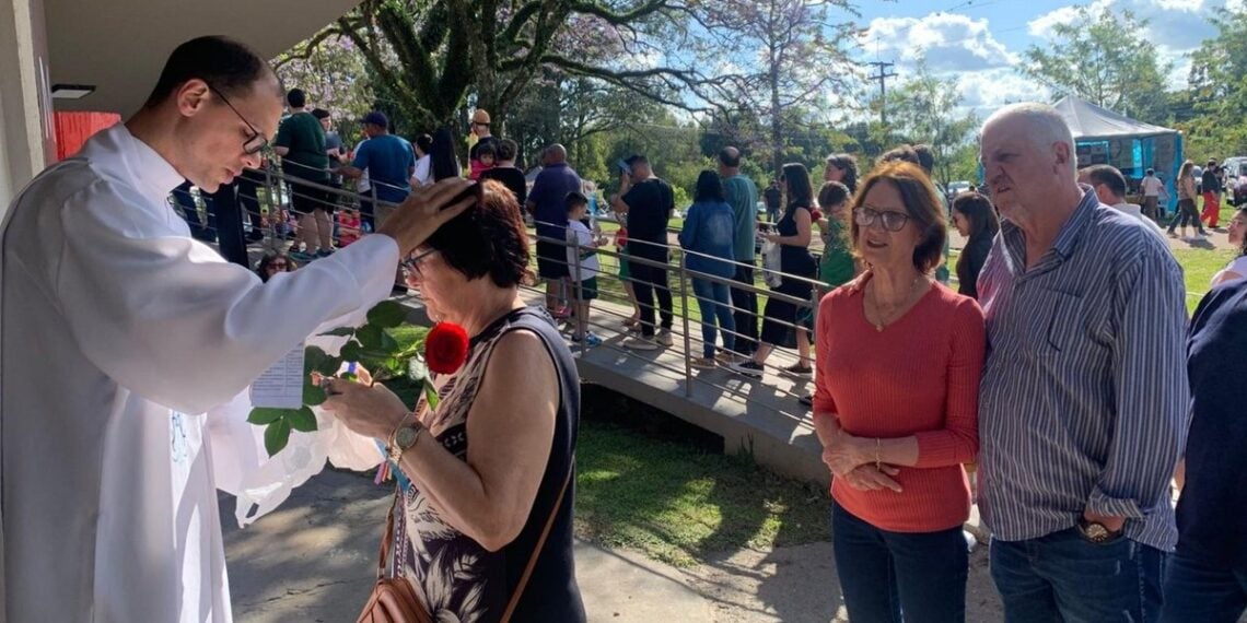 Romaria das Crianças reúne fiéis no Santuário de Nossa Senhora Aparecida em Passo Fundo - GZH