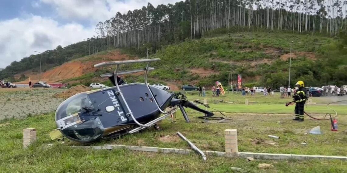 Helicóptero cai com cinco pessoas a bordo em SC - G1