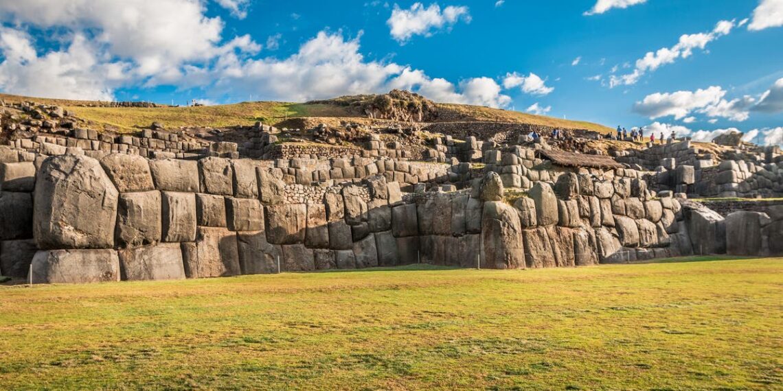 Sistema de túnel subterrâneo escondido construído pelos Incas encontrado abaixo de Cusco