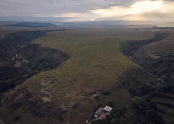 Pesquisa com drones revela segredos da ‘megafortaleza’ de 3.000 anos no Cáucaso