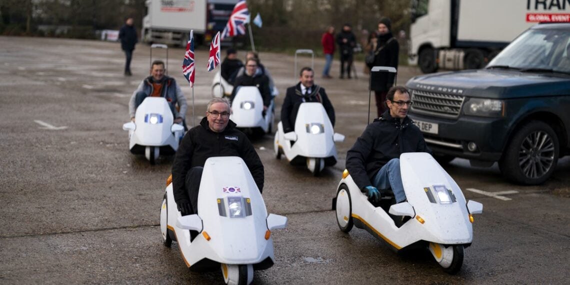 Fãs do Sinclair C5 se reúnem para comemorar o 40º aniversário do veículo ‘icônico’