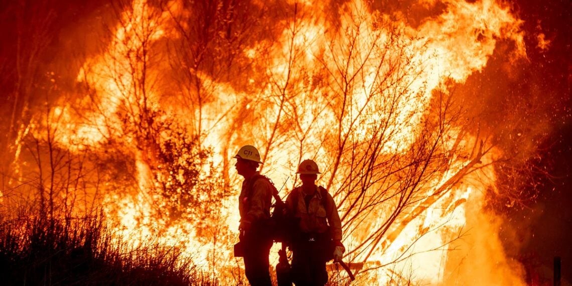 LA dispara atualizações ao vivo: os ventos de Santa Ana devem retornar enquanto as equipes lutam para controlar os incêndios que deixaram 10 mortos