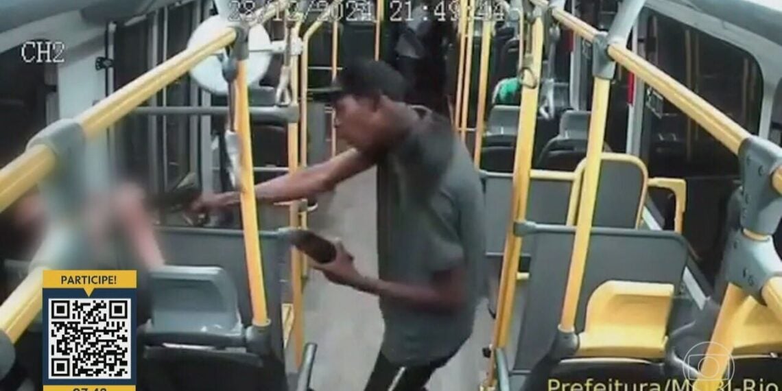 PM identifica envolvidos em arrastão em ônibus do BRT - G1