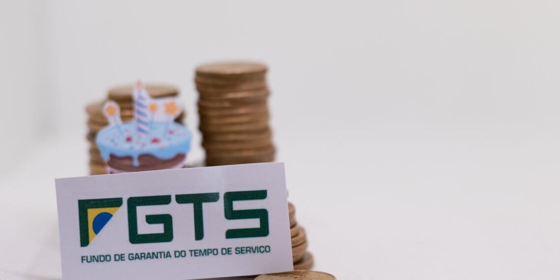 Saque-aniversário: conheça prós e contras de modalidade do FGTS que beneficia MILHÕES de trabalhadores